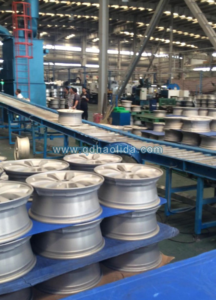 經(jīng)過輪轂拋丸機清理過的輪轂表面光亮