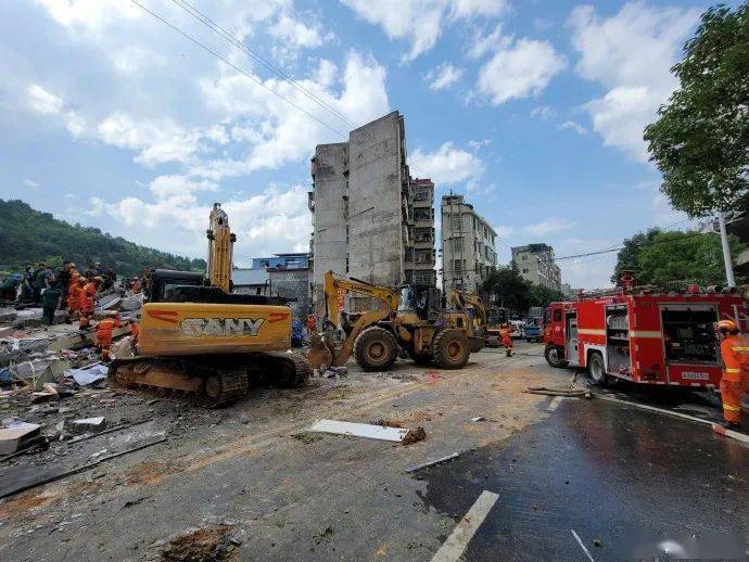 湖南郴州一幢自建房突然倒塌，農(nóng)村自建房屋如何自救？