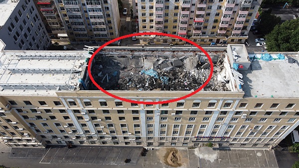 哈爾濱一辦公樓頂層坍塌！已致2死7傷，建筑安全應(yīng)該如何防范？